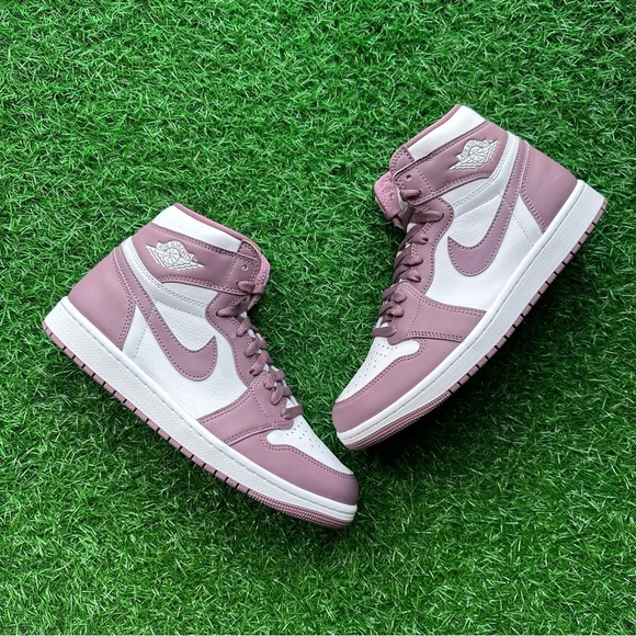 Nike Air Jordan 1 Retro High Og DZ5485105 White / Sky J Mauve - Picture 9 of 10